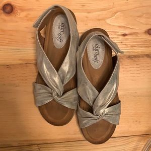 Cream and Gold Sandals by Euro Soft Size 8